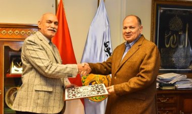 محافظ أسيوط يكرم العميد علاء عبد الجابر لتعيينه سكرتيرًا مساعدًا بـ سوهاج