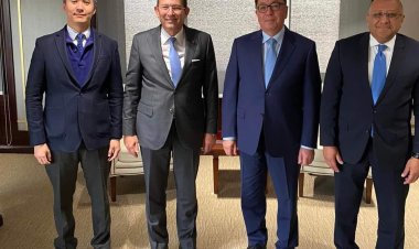 سفير كازاخستان بمصر يلتقى بمدير عام بنك قطر الوطنى الأهلى