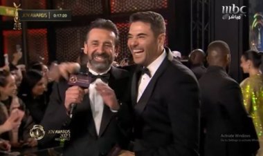 بعد حصوله على جائزة أفضل ممثل بحفل joy awards.. أحمد عز: كريم عبد العزيز يستاهلها أكتر مني