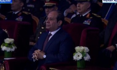الرئيس السيسي للإعلام: «ليه بتصوروا المصريين على إنهم مرعوبين من الأكل والشرب»
