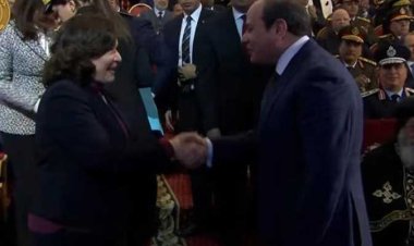 بعد تكريم الرئيس السيسي لوالدها بـ«عيد الشرطة».. منى ذو الفقار: «أول مرة أشعر أني بنت البطل مش الفنان»