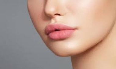 «وصفات طبيعية».. تعرفي على كيفية ترطيب الشفاه