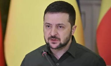 زيلينسكي يمنع المسؤولين وموظفي الأمن من مغادرة أوكرانيا