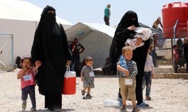 فرنسا تعيد 15 امرأة و32 طفلاً من مخيمات داعش الإرهابي في سوريا