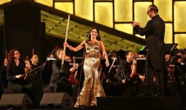 السوبرانو فاطمة سعيد تثير الجدل برقصها بالعصا في حفل المتحف المصري الكبير