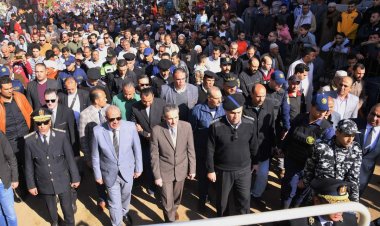 في مشهد مهيب بقرية العمة..  «رحمي» يتقدم جنازة شهيد قطور