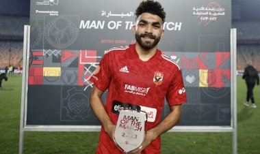 خالد عبد الفتاح يفوز بجائزة رجل مباراة البنك الأهلي