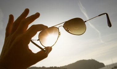 دراسة: النظارات الشمسية تحمي العين من الجفاف بالشتاء 