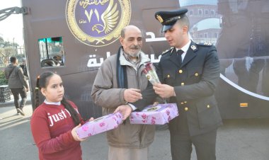 بالصور| أمن القاهرة يوزع الهدايا ولعب الأطفال احتفالا بعيد الشرطة