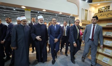 رئيس الوزراء يشيد بجناح الأزهر بمعرض القاهر للكتاب الـ 54