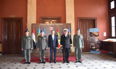 السفير المصري في أثينا يزور كلية الدفاع الوطني اليونانية