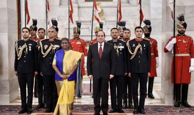 شاهد|  رئيسة الهند تستقبل السيسي في قصر «راشتراباتي بهافان»