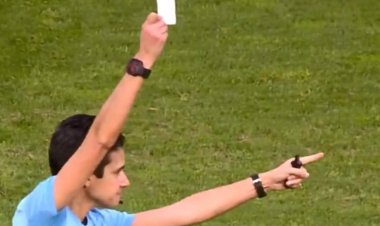 حكاية إشهار أول «كارت أبيض» في الساحرة المستديرة