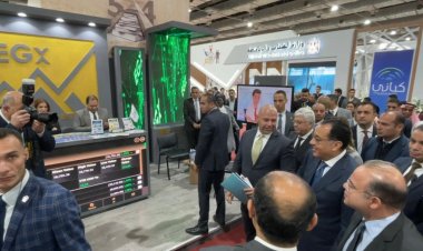 رىيس الوزراء يتفقد جناح البورصة المصرية بمعرض القاهرة الدولي للكتاب