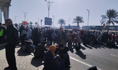 المئات يتوافدون على معرض الكتاب 2023.. اعرف فاعليات اليوم الأول