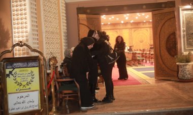 بالصور.. نجوم الفن يقدمون واجب العزاء في والد مي  فاروق