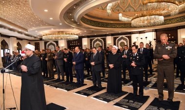 وزيرا الداخلية والأوقاف وقادة الداخلية والقوات المسلحة يؤدون صلاة الجمعة بمسجد الشرطة