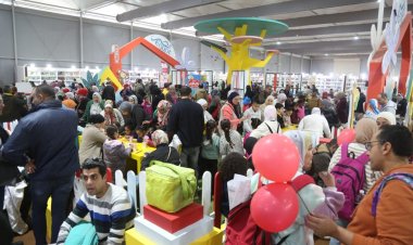 فعاليات ثقافية وفنية بمعرض القاهرة الدولي للكتاب في ثالث أيامه.. غدًا