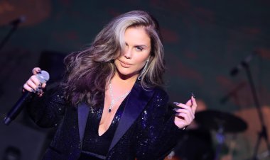 صور| نيكول سابا تتألق في حفل جماهيري على بحيرة متحف الحضارة بالقاهرة 