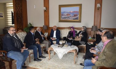 محافظ بورسعيد يلتقي رئيس قطاع الحسابات والمديريات في وزارة المالية