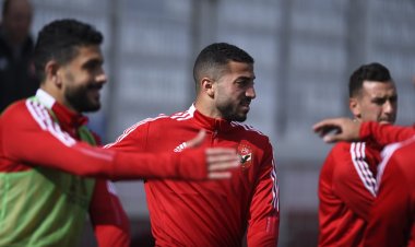 صور| تحت الأمطار.. الأهلي يخوض أول مران له بالمغرب