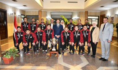 «صبحي» يلتقي منتخب وزارة الشباب للصم لتتويجه بالبطولة الودية لكرة الصالات بالإمارات