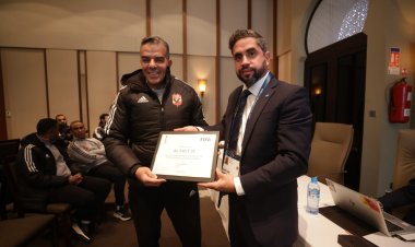الأهلي يتسلّم شهادة توثيق المشاركة الثامنة بكأس العالم من الفيفا