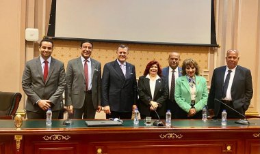 وزير السياحة والآثار يشارك في اجتماع لجنة السياحة والطيران المدني بمجلس النواب