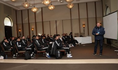 «الخطيب»  للاعبي الأهلي قبل مواجهة أوكلاند سيتي: «العبوا بروح الفانلة الحمراء»