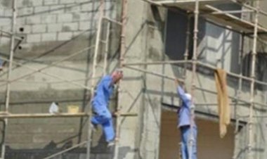 «كانوا شغالين».. مصرع عامل وإصابة 3 آخرين أثر سقوطهم من أعلى سقالة