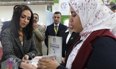 مايا مرسي تزور جناح المجلس بمعرض القاهرة الدولي للكتاب