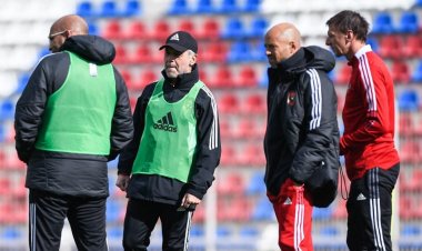 قبل مواجهة أوكلاند.. كولر يتفقد أرضية ملعب "ابن بطوطة" فور وصوله إلى طنجة