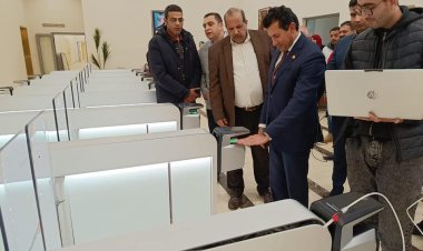 وزير الرياضة يتابع تسجيل الموظفين للبصمة الإلكترونية بديوان الوزارة