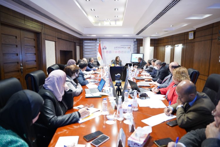 وزيرة التخطيط والتنمية الاقتصادية تعقد اجتماعًا لوضع ملامح خطة 23/2024
