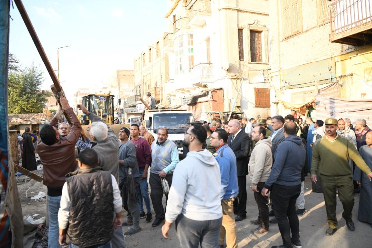 محافظ قنا يقود حملة مكبرة لرفع الاشغالات بدشنا