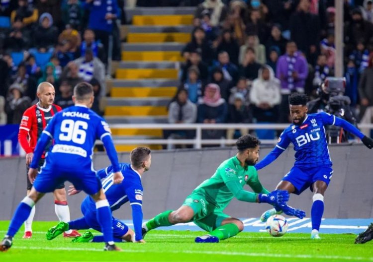 الدوري السعودي.. الهلال يتعثر أمام الرائد ويمنح النصر فرصة الابتعاد بالصدارة