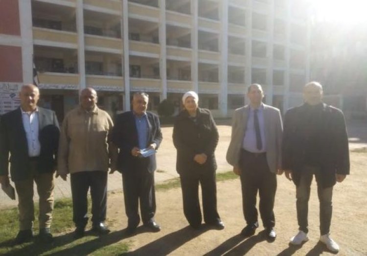 «مدير تعليم القليوبية» تتفقد لجان امتحانات النقل للفصل الدراسي الأول