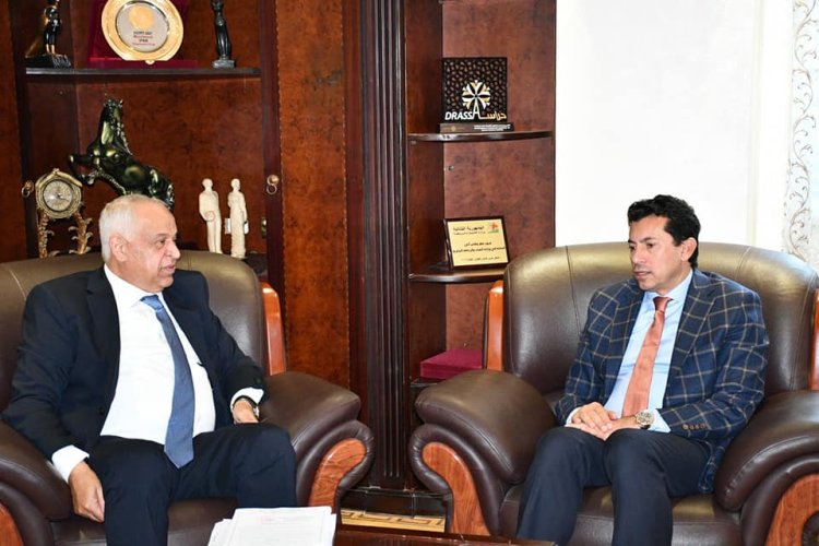 وزير الرياضة يبحث عددًا من الملفات مع رئيس نادى سموحة