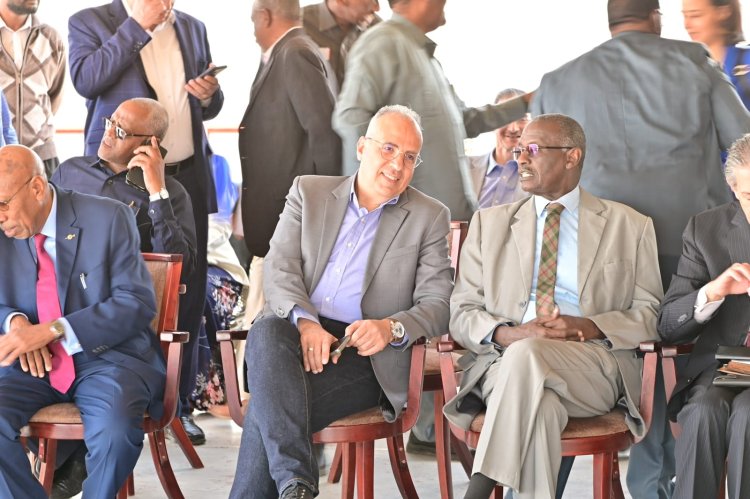 وزير الري ونظيره السوداني يتفقدان محطة قياس نهر النيل بالخرطوم