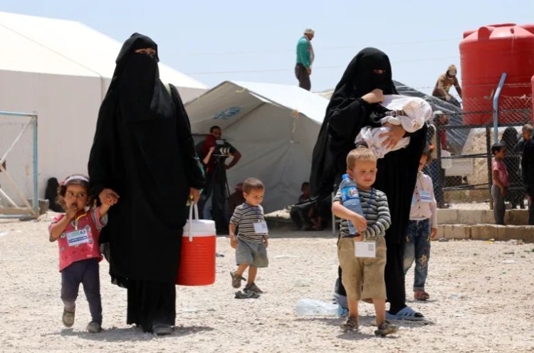 فرنسا تعيد 15 امرأة و32 طفلاً من مخيمات داعش الإرهابي في سوريا