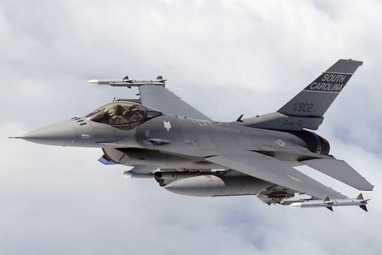 الرئيس الأمريكي يتحدث عن إمكانية تزويد أوكرانيا بمقاتلات F16