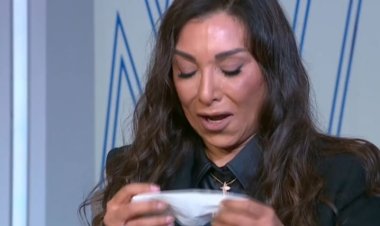 «بالنسبة ليا هو مسافر».. ابنة مفيد فوزي تنهار على الهواء وتروى اللحظات الأخيرة في حياة والدها