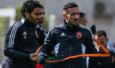 محاضرة فيديو ومران بدني خفيف للاعبي الأهلي بفندق الإقامة