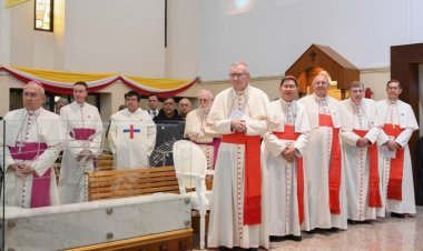 خلال زيارته لأقدم كنيسة كاثوليكية في الخليج العربي..  بابا الفاتيكان يشيد بالتنوع الذي لمسه في البحرين