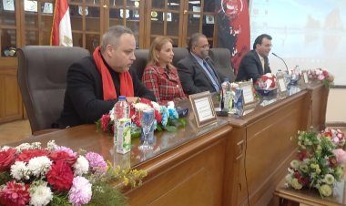 تامر عبدالمنعم يفتتح محاضرات مشروع «السينما في الجامعة» بعين شمس