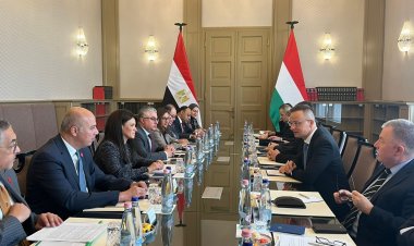 وزيرة التعاون تعقد مباحثات مع وزير الخارجية والتجارة المجري ضمن فعاليات اللجنة المشتركة