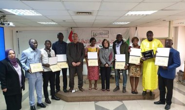 «الأعلى للإعلام» يسلم الأفارقة شهادة إتمام دورة تدريبية: «مرحبًا في بلدكم مصر»