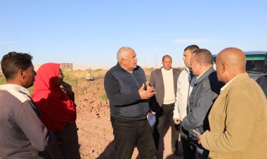 محافظ الوادي الجديد يتابع أعمال توسعة وتطهير بركة الصرف الصحي ببلاط
