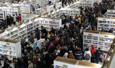 قرابة الـ«٣٠٠» ألف زائر في اليوم الثامن لمعرض القاهرة الدولي للكتاب