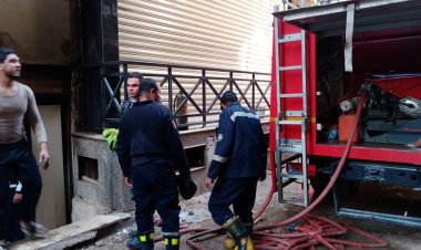 شاهد .. السيطرة على حريق بورشة نجارة بشبرا الخيمة